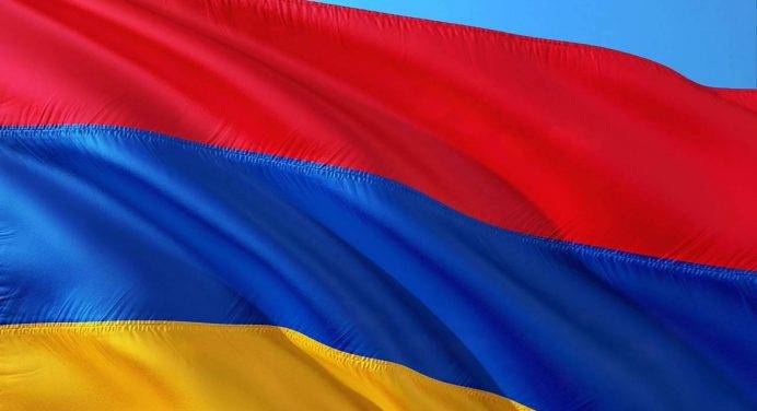 Armenia, incendio in una caserma militare a Erevan: decine di morti
