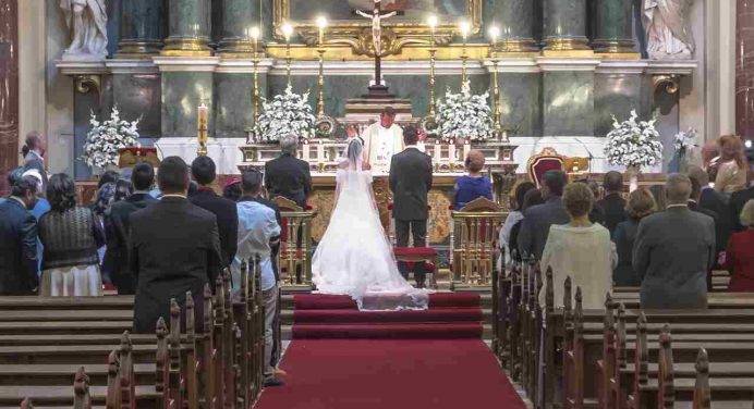 Papa Francesco: “Il matrimonio, via maestra per la santità dei coniugi”
