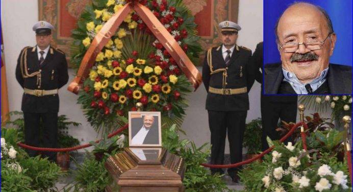 Costanzo: aperta la camera ardente in Campidoglio. Lunedì i funerali solenni