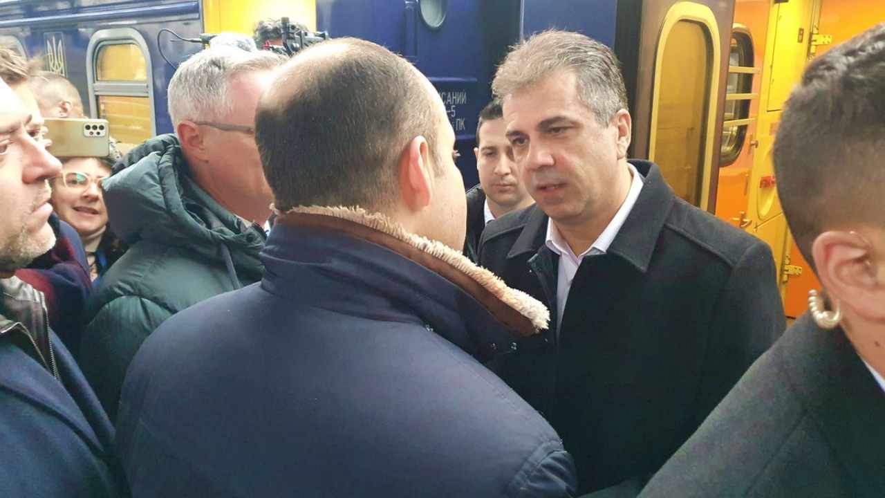 Il ministro degli esteri israeliano Cohen in visita a Kiev: riaprirà l’ambasciata