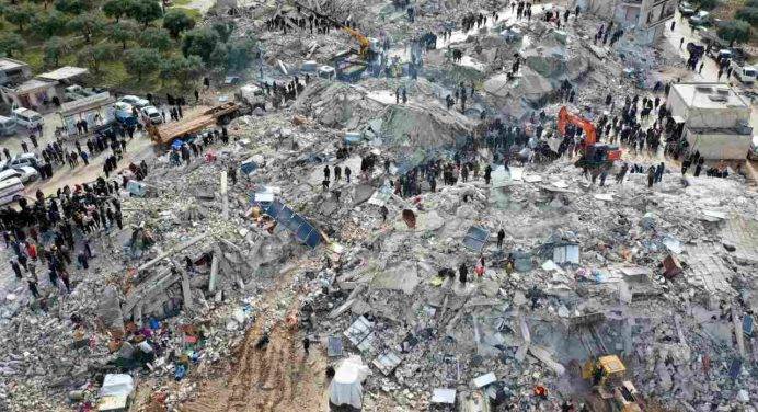 Terremoto, si aggrava il bilancio delle vittime. Il calciatore ghanese Atsu trovato morto sotto le macerie