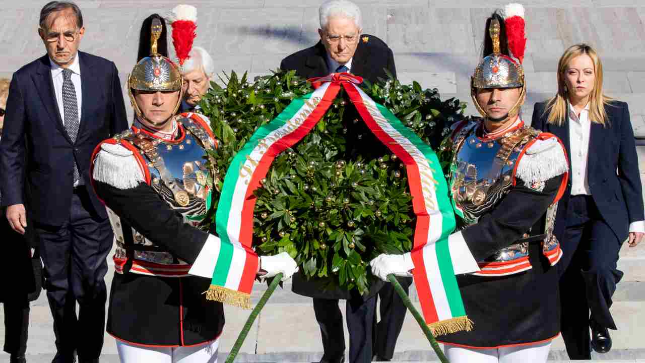 Festa Unità, Mattarella: “Costituzione, Inno e Bandiera riferimento per un’Italia di pace”