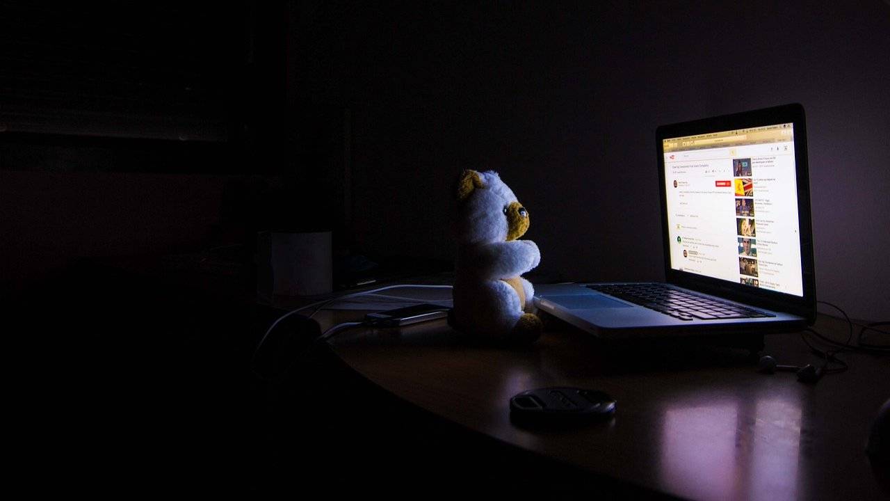 AGIA: “Individuare misure efficaci per prevenire e contrastare pedofilia e pedopornografia online”