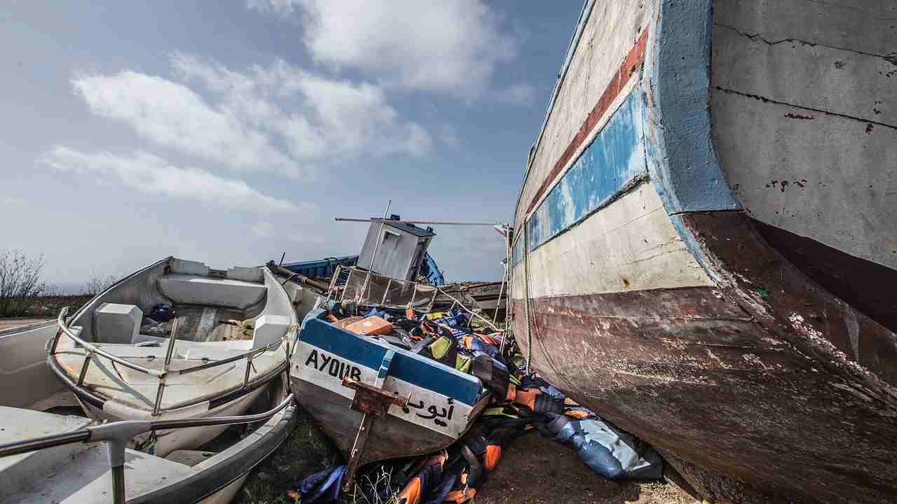 Sbarchi col maltempo a Lampedusa, 2.201 i migranti ospiti dell’hotspot