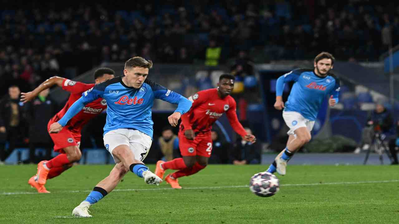 Super Napoli: azzurri ai quarti