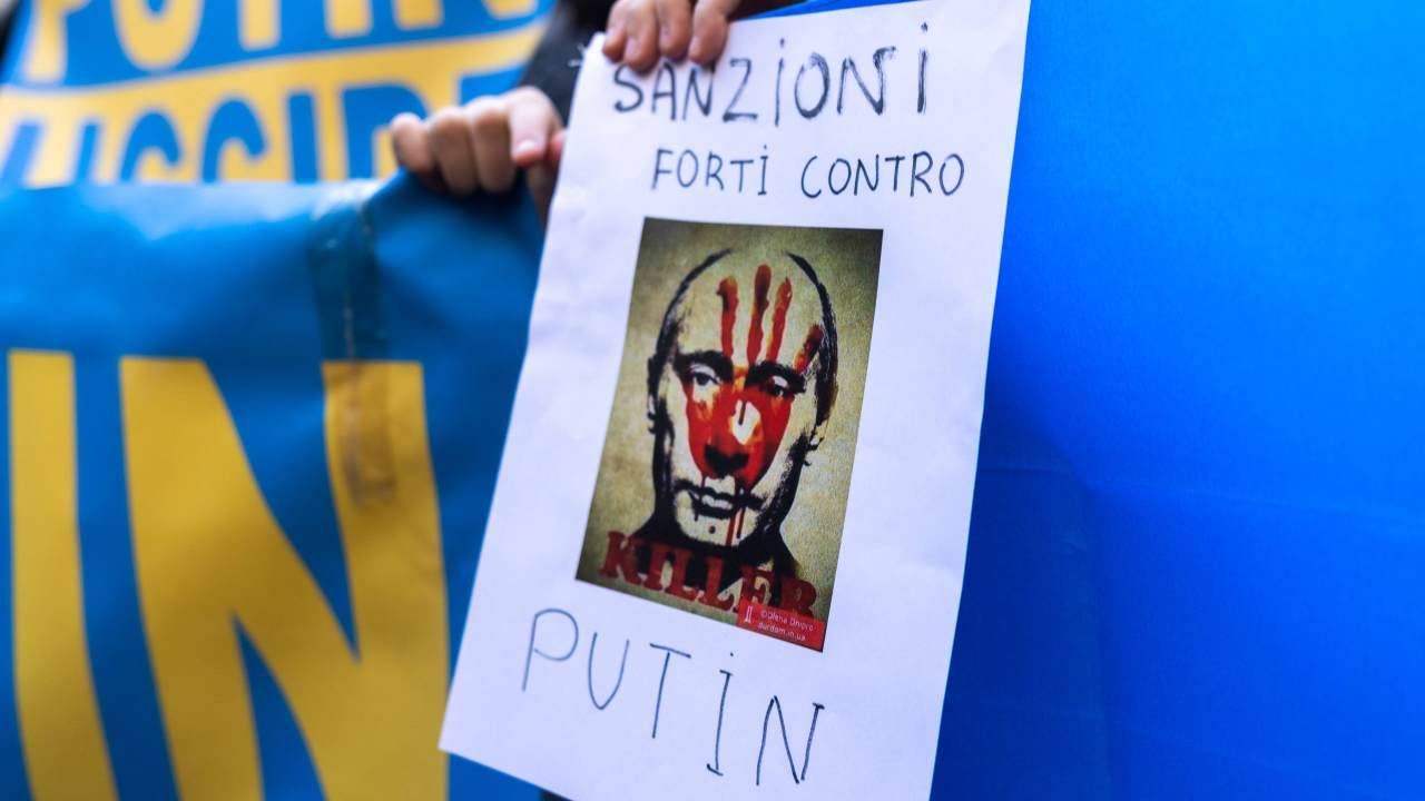 Ucraina, Putin: “Le sanzioni hanno effetto negativo sull’economia russa”