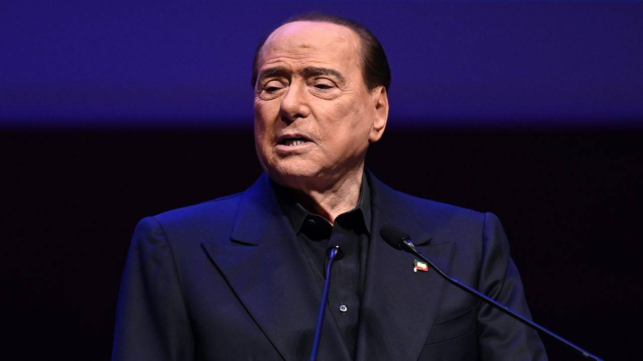 Berlusconi: tranquilla la terza notte in terapia intensiva