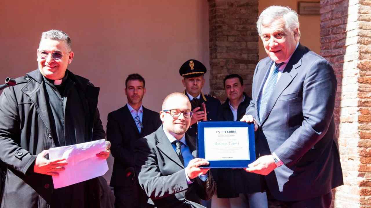 Antonio Tajani a Fabriano incontra le vittime della tratta e riceve il premio di In Terris