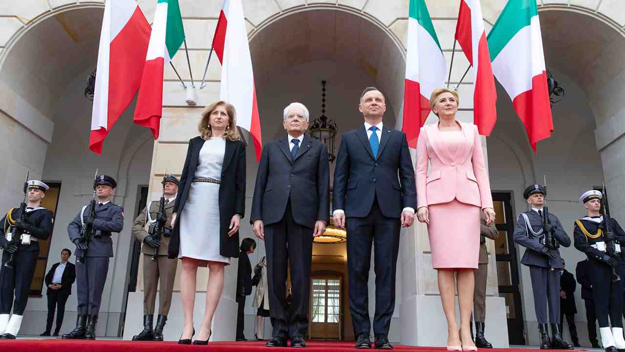 Polonia, Mattarella ricevuto da Duda a Varsavia: “Sostenere l’Ucraina”