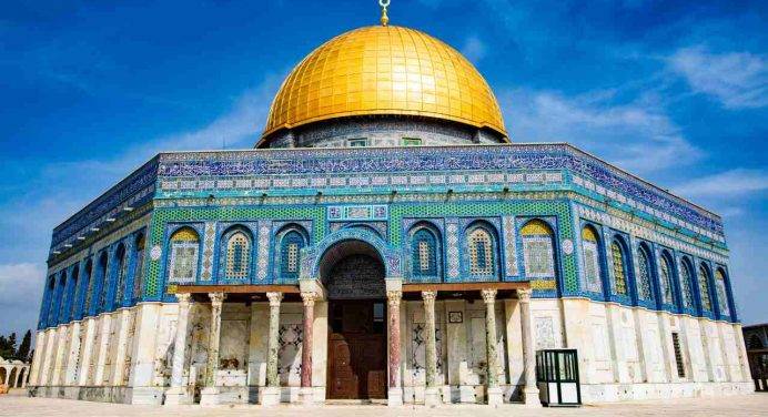Gerusalemme: scontri nella moschea di Al-Aqsa, arrestate 350 persone