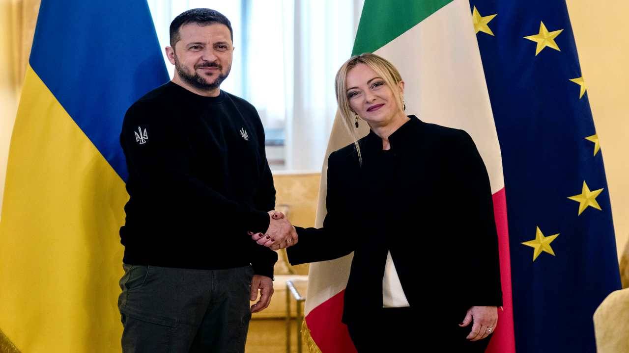 Meloni chiama Zelensky: “Continuo sostegno dell’Italia a Kiev”