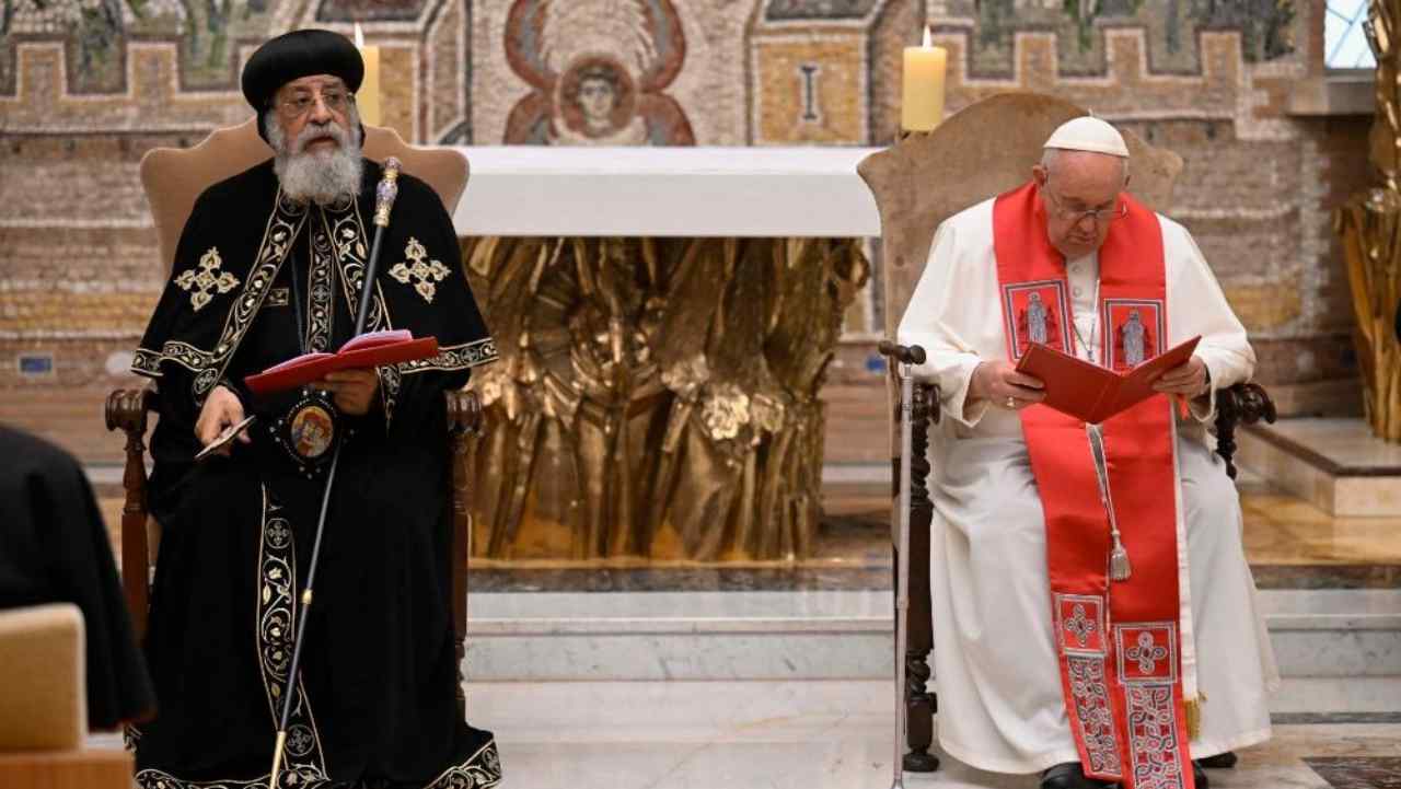Papa a Tawadros II: “I 21 martiri copti uccisi dall’Isis inseriti nel martirologio romano”