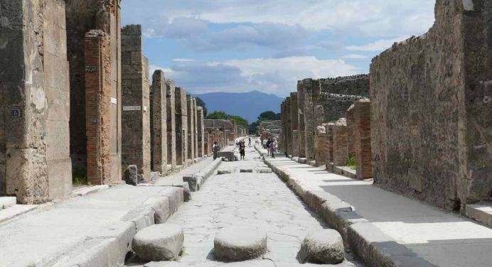 Pompei, trovati resti umani e pareti affrescate