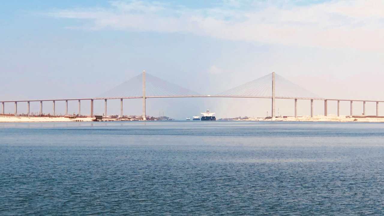 Egitto: ancora una nave portacontainer incagliata nel canale di Suez