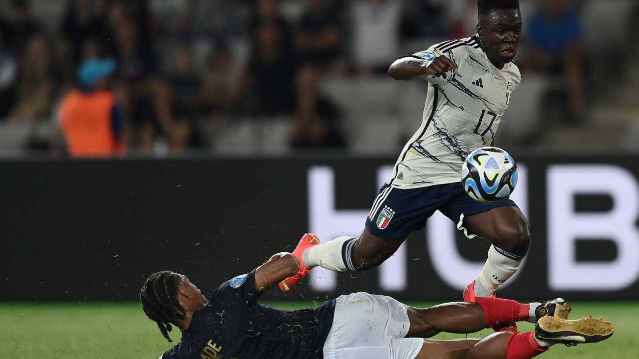 L’arbitro e la Francia stendono l’Italia