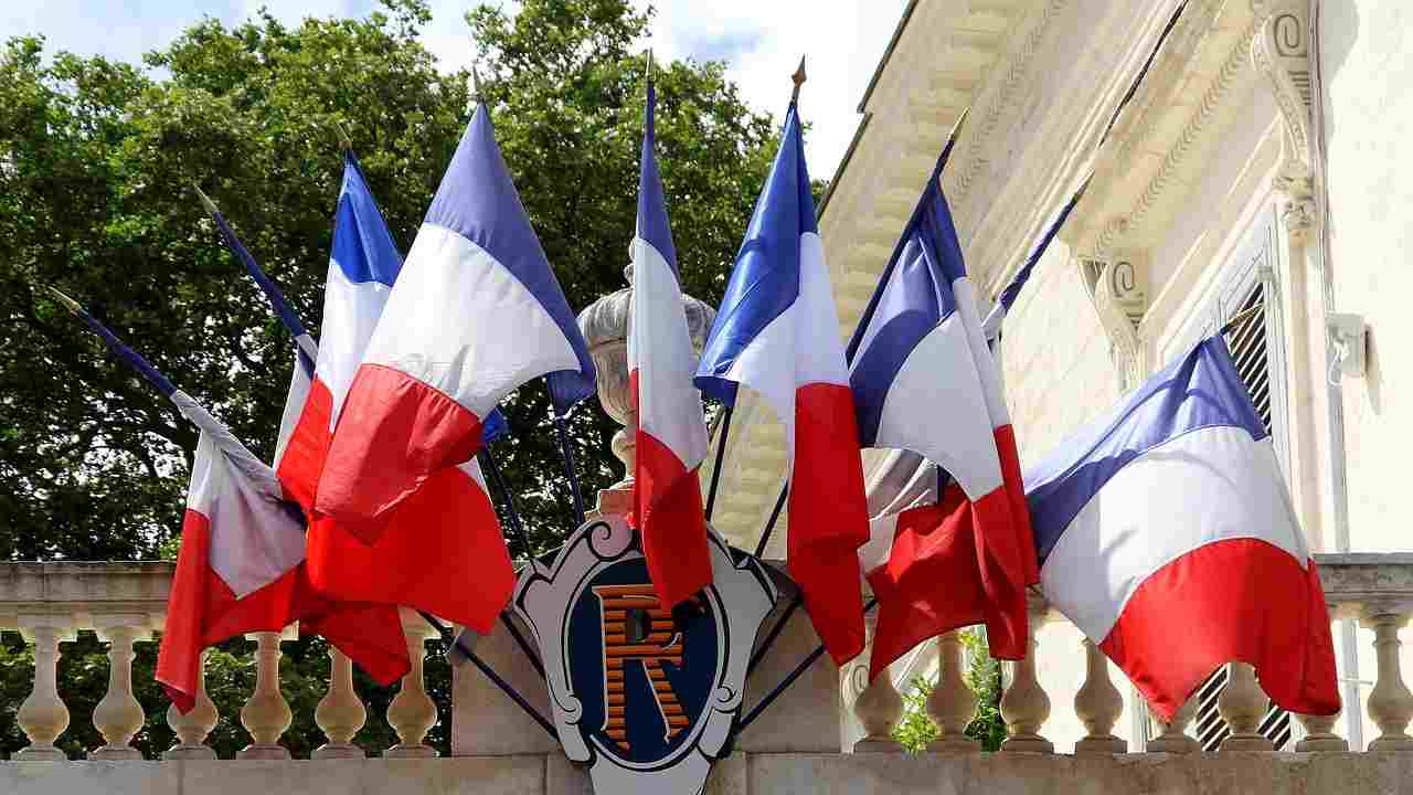 Francia: il ministero degli Esteri denuncia una campagna di disinformazione russa