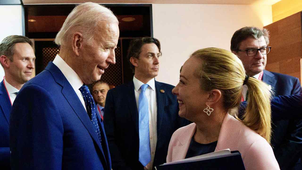 Biden sente Meloni al telefono e la invita alla Casa Bianca in luglio