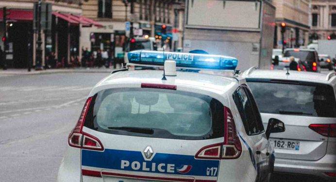 Francia: accoltellate sei persone in un parco