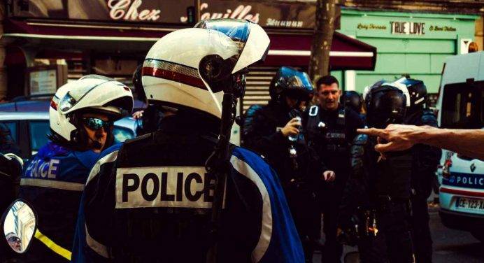 Francia: uccide un insegnante al liceo di Arras al grido di “Allah Akbar”