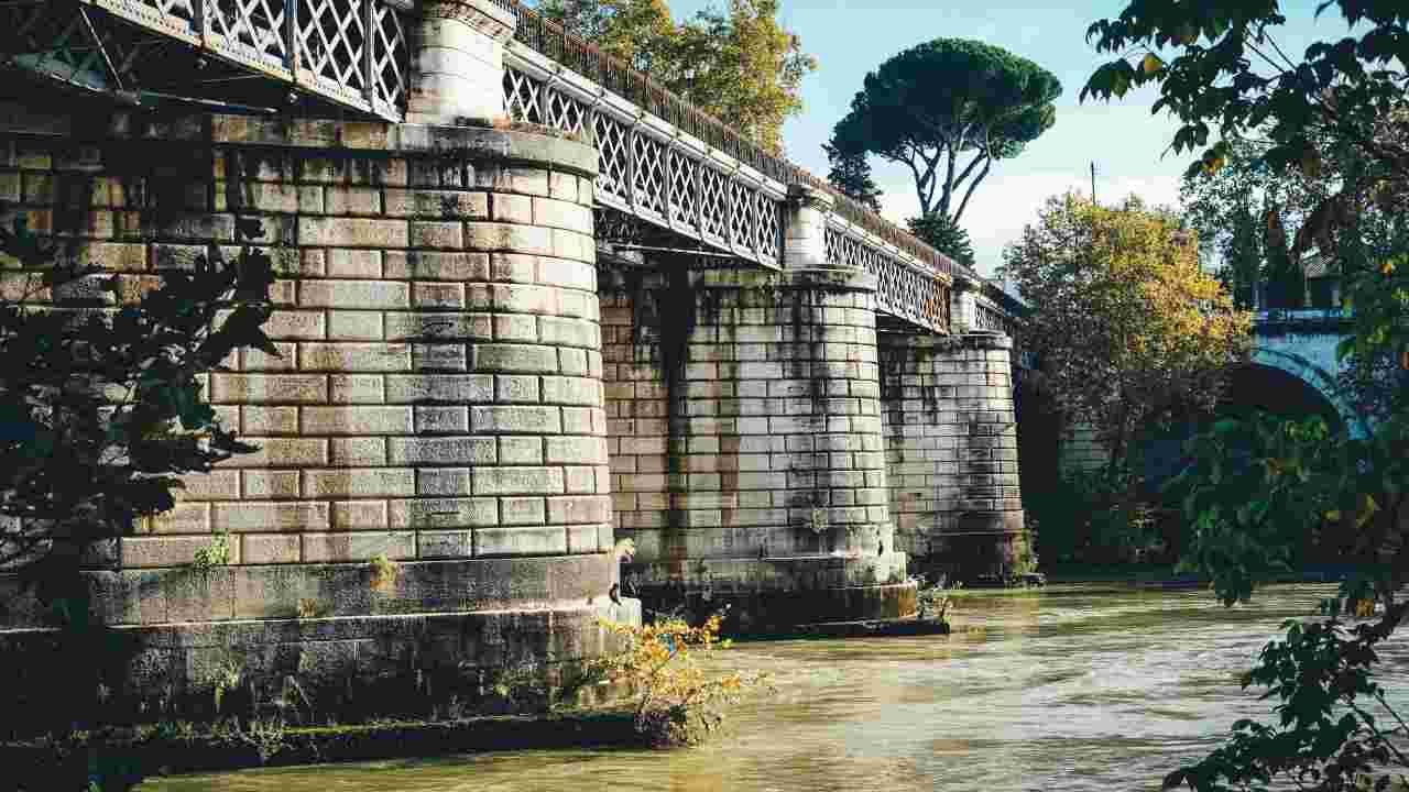 Roma: chiuse le banchine del Tevere per il maltempo