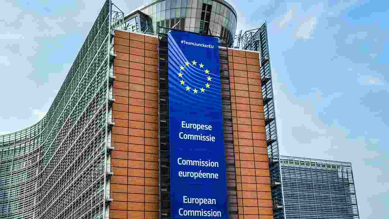 Commissione Ue: in diminuzione la fiducia nelle prospettive dell’economia