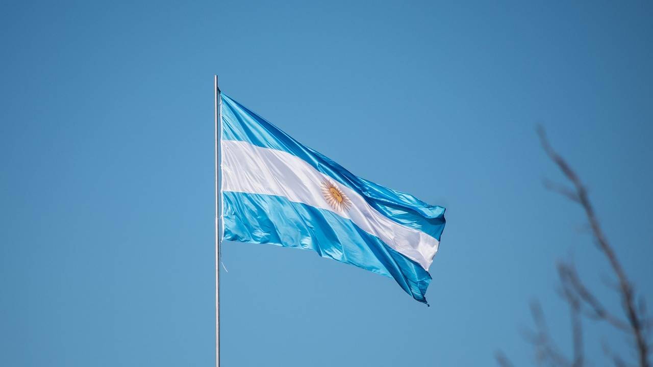 Argentina: Javier Milei trionfa alle primarie per le presidenziali