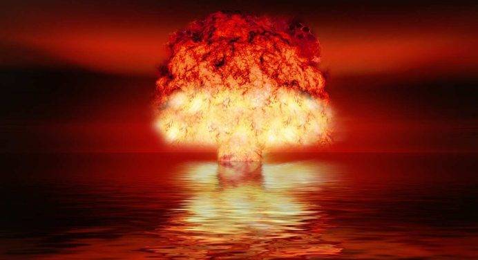 Test nucleari: la follia della politica atomica
