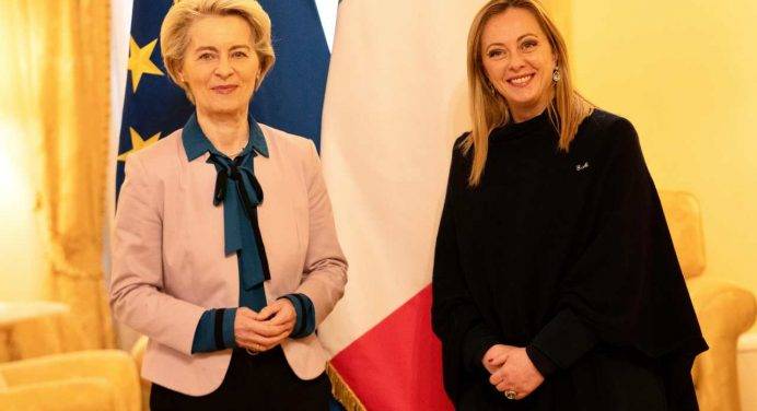 Von der Leyen e Meloni a Lampedusa, Macron promette aiuto