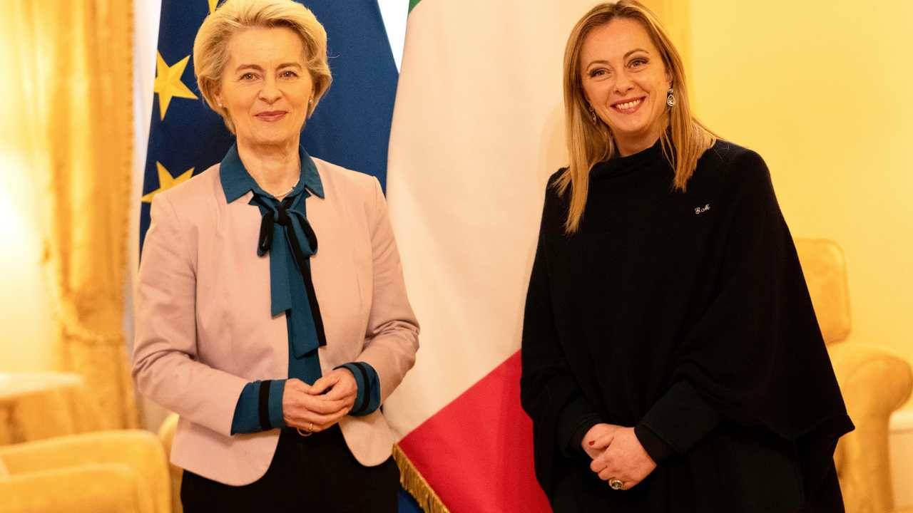 Von der Leyen e Meloni a Lampedusa, Macron promette aiuto