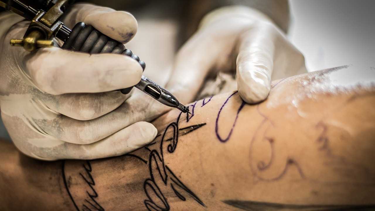 Face tattoo: una moda pericolosa