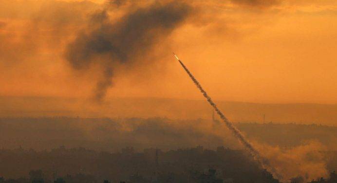 Hamas accetta la tregua ma Israele non si ferma