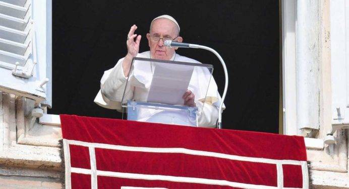 Il Papa: “La guerra è inutile, le popolazioni sono sfinite”
