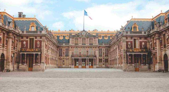Francia: allarme bomba a Versailles, chiusa la reggia