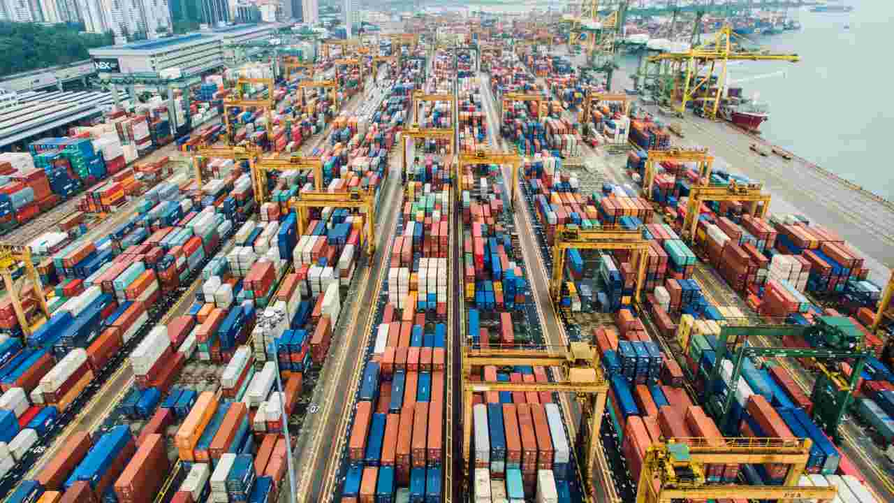 Istat: export in calo a novembre