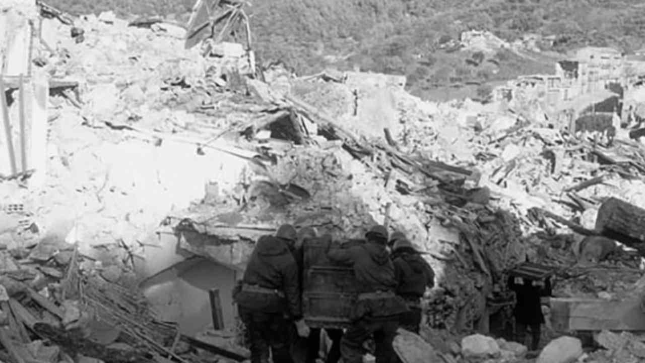 43 anni dal sisma dell’Irpinia, Piantedosi: “Vicinanza alle famiglie”