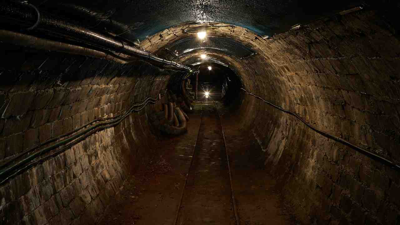 India: 40 operai intrappolati sotto un tunnel per un crollo