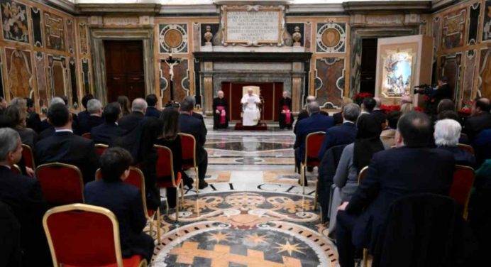 Udienza, Papa: “Gola vizio che sta uccidendo il pianeta”