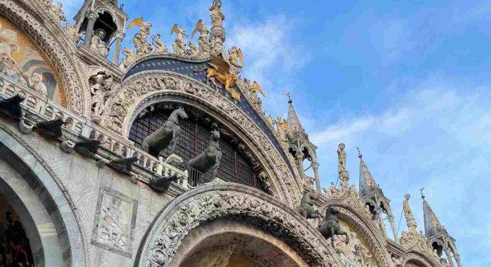 Eco-attivisti, blitz a San Marco: fango sulla Basilica