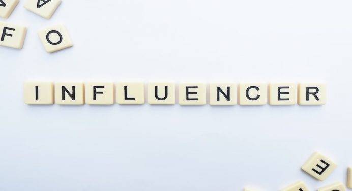 Deinfluencer vs influencer: ultima strategia di marketing?
