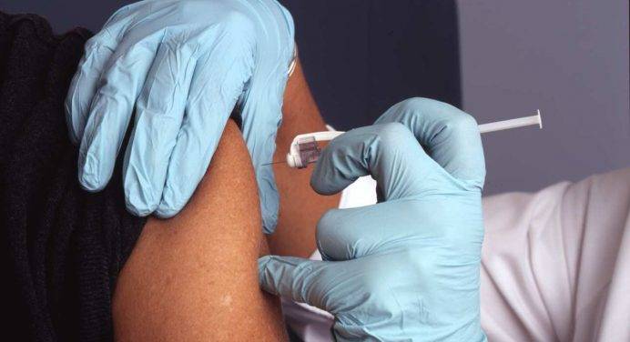 Vaccino, somministrata la prima dose italiana contro il melanoma