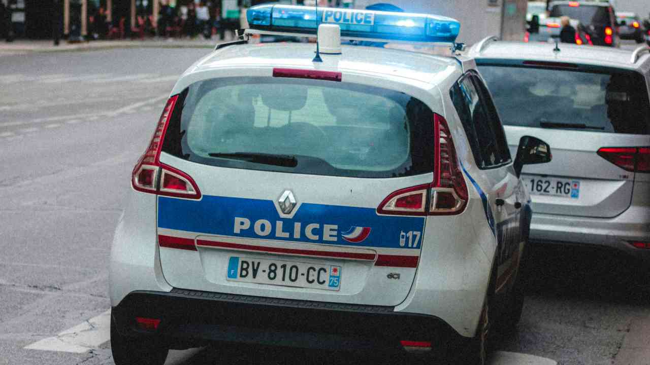Francia: auto travolge un blocco degli agricoltori, uccisa una donna