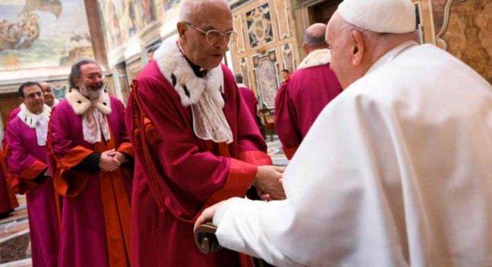 Il Papa alla Rota Romana: “No a rigorismi nelle cause di nullità matrimoniale”