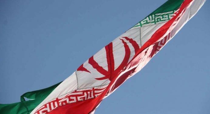 L’Iran ai suoi nemici: pronti a colpire con bombardieri supersonici russi