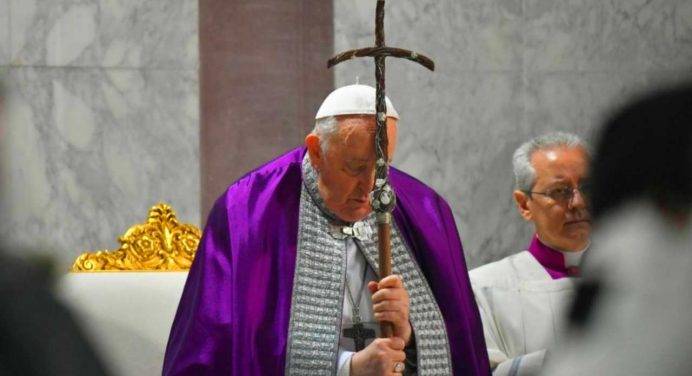 Le Ceneri, il Papa: “La Quaresima ci toglie il trucco e mostra il vero io”
