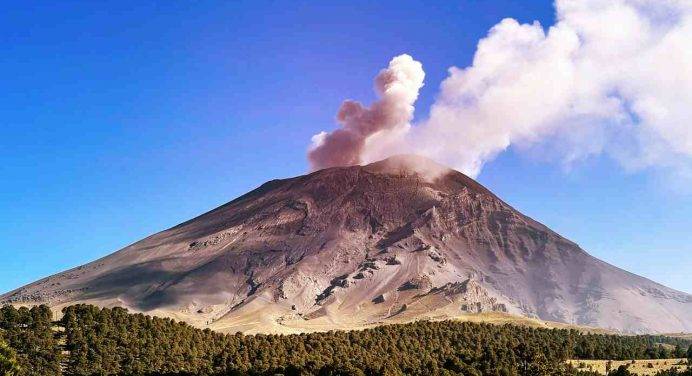 Nube di cenere dal Popocatepetl: allarme a Città del Messico