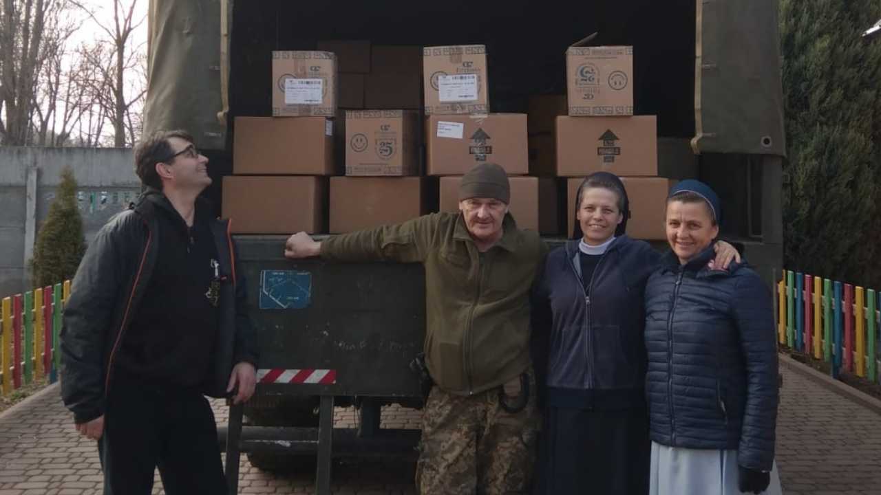 Ucraina: gli aiuti dalla Romania della fondazione “Aiutiamoli a vivere”