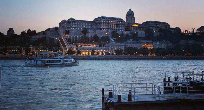 Austria: nave da crociera fa incidente sul Danubio, 17 feriti