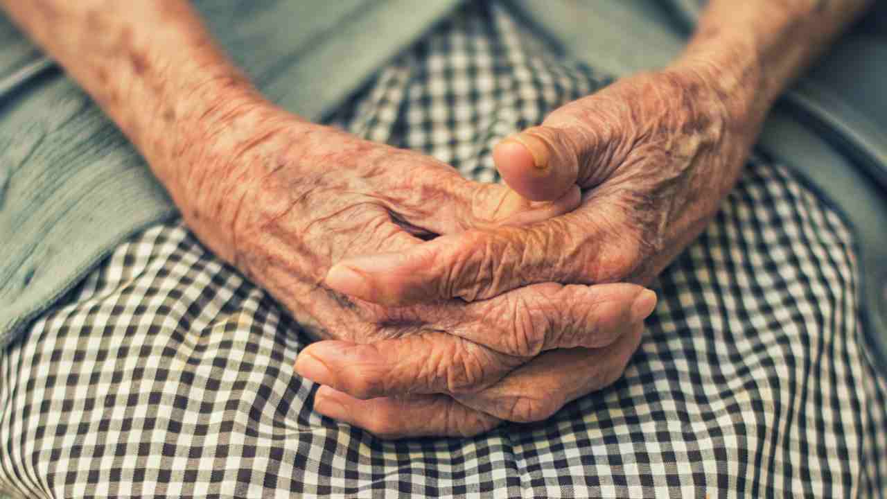 Tutelare l’integrità fisica e morale degli anziani