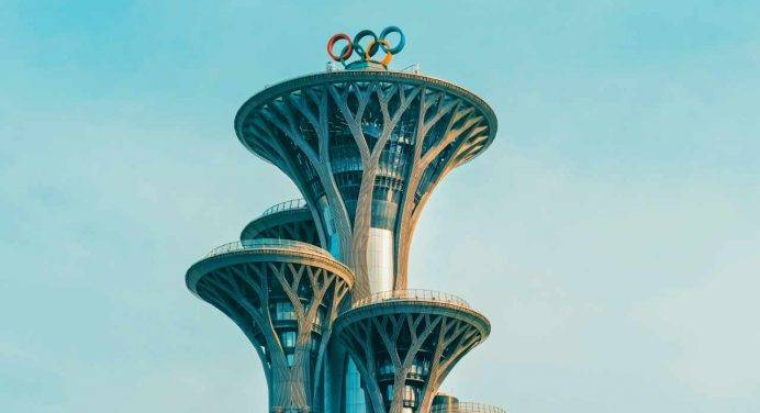 Olimpiadi di Parigi: acceso il “fuoco sacro” a Olimpia